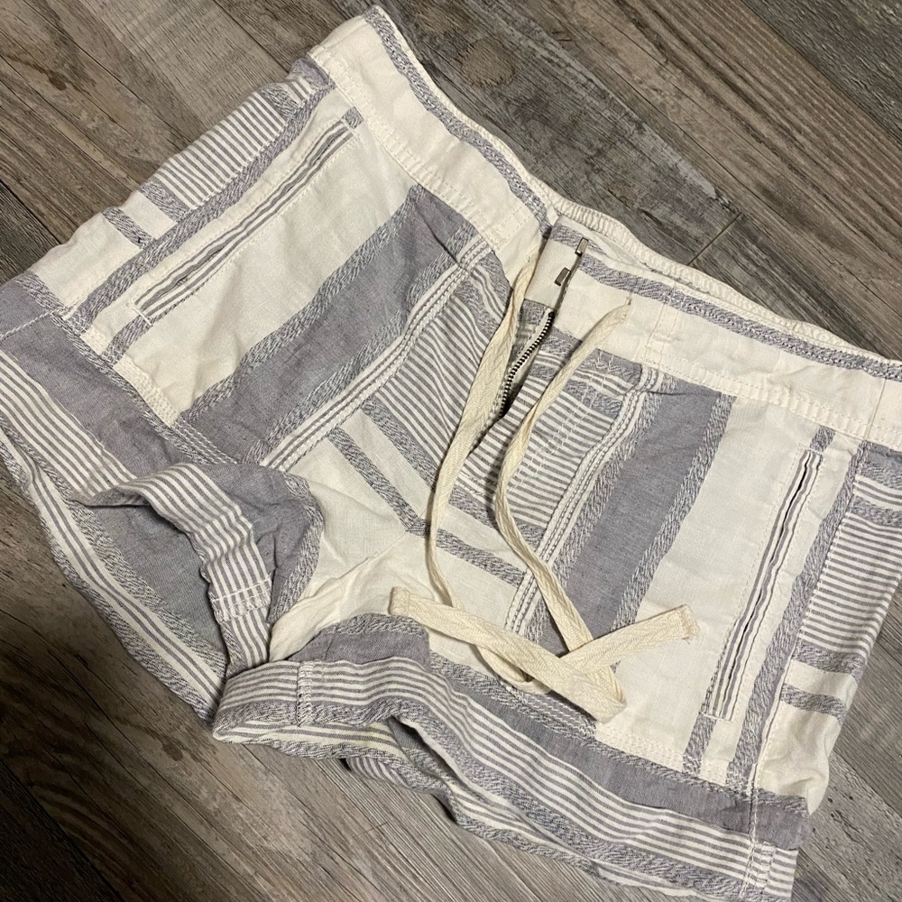 XS Lou and grey shorts with drawstring